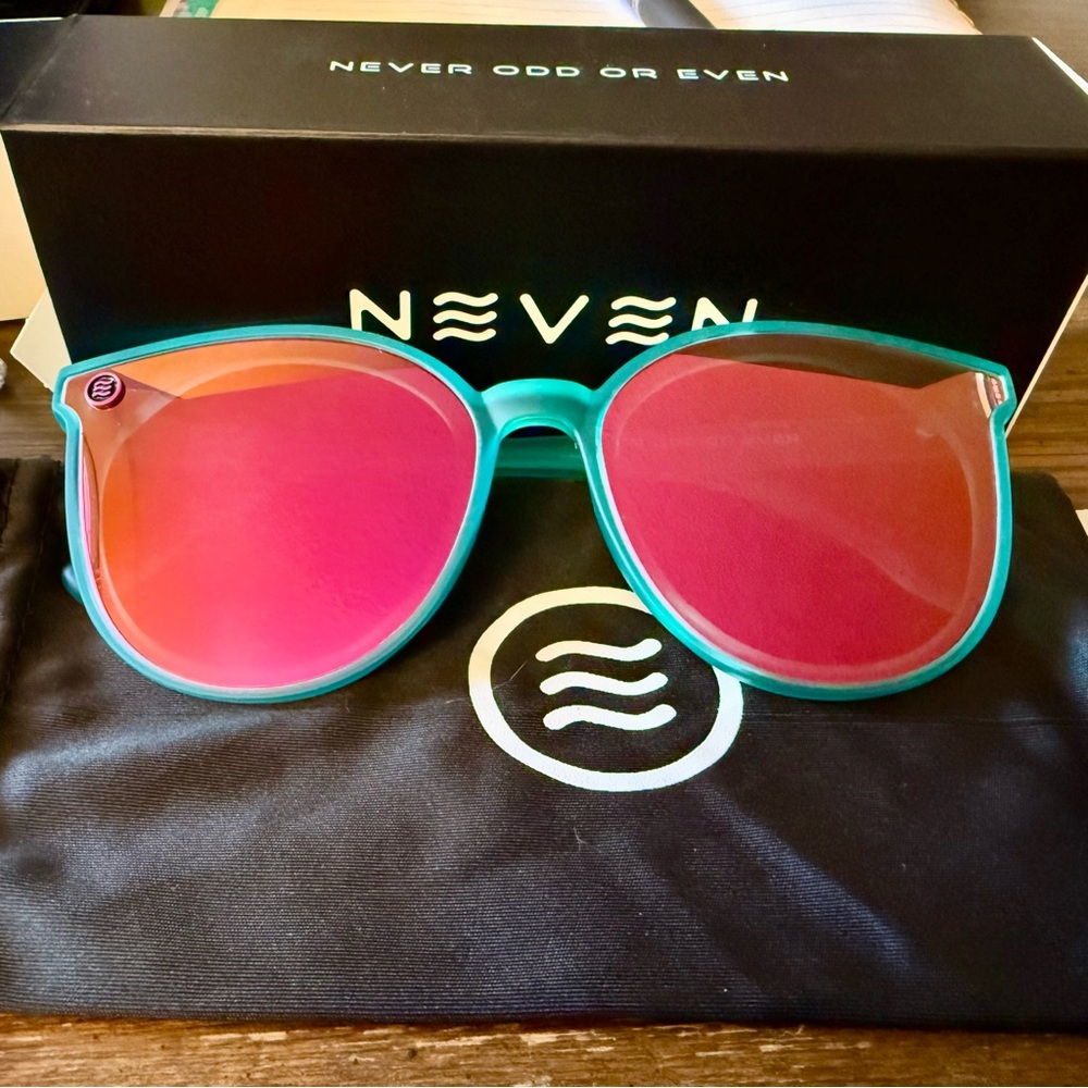 NWT Neven Sunglasses 😎